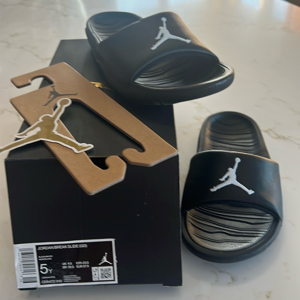 Youth Jordan Breakslide size 5Y